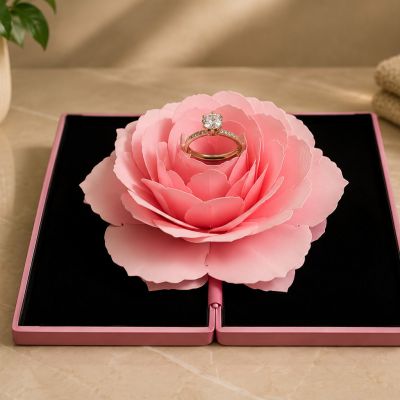 علبة خاتم رومانسية بتصميم وردة متفتحة لتقديم الهدايا