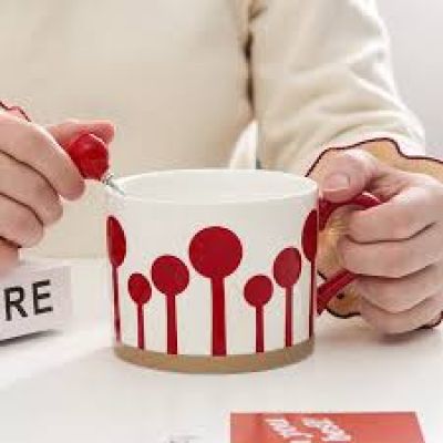 وب قهوة دائري من السيراميك من PEKJI أحمر اللون، أكواب شاي منزلية عتيقة، ملعقة بيضاء، قابلة لإعادة الاستخدام، 460 مل/15.6 أونصة  DOLLAR FOR IMPORT  كود B0CC5NF68P