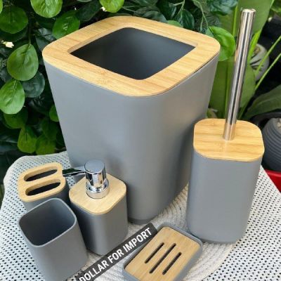 طقم تويلت 6 قطع متكامل 🛁   فيه باسكت، فرشة تويلت، صبّانة، حامل، ومنظم فرش — كله نفس الشكل واللون علشان يدي شكل شيك ومتناسق للحمام.   عملية جداً وخامة قوية وسهلة التنضيف Dollars for import.