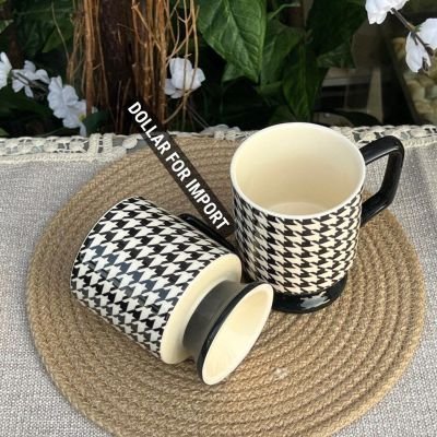 مج بورسلين حراري 🤍🖤   كبير وعملي، لونه أبيض شكله شيك جداً سواء أو العصاير و الشاي، وهيديك ف vibe مختلف وانت بتشرب.  