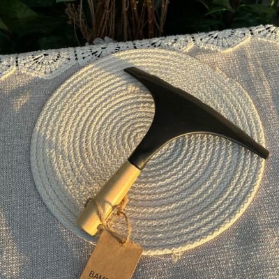 مساحة زجاج بيد خشب بامبو أنيقة وعملية جدًا 🪟   هتساعدك تنظفي المرايات والزجاج بمنتهى السهولة ومن غير أي آثار أو خطوط،   واليد الخشب البامبو شكلها شيك ومريحة في الاستخدام 💦