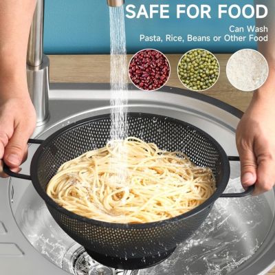 مصفاة صغيرة بيد استانلس باللون الأسود